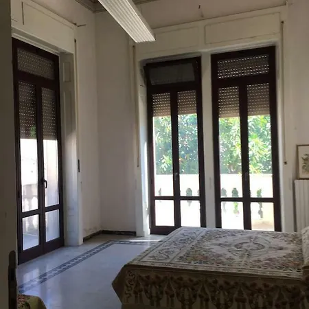 In Edificio Liberty Vicino Al Mare Siderno