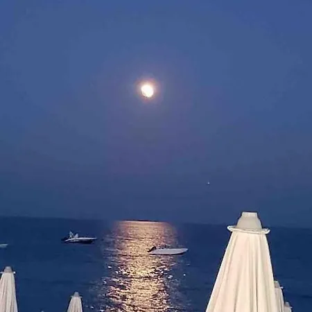 In Edificio Liberty Vicino Al Mare Διαμέρισμα *